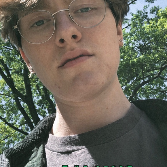 Meet your Posher, Perry Alexander - Picture 2 of 4